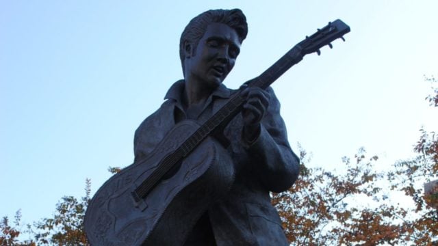 Universal Music logra acuerdo para gestionar catálogo de canciones de Elvis Presley