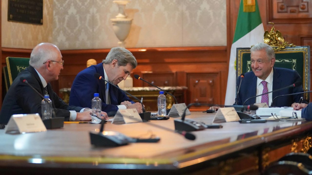 John Kerry anuncia que EU seguirá de cerca la reforma eléctrica