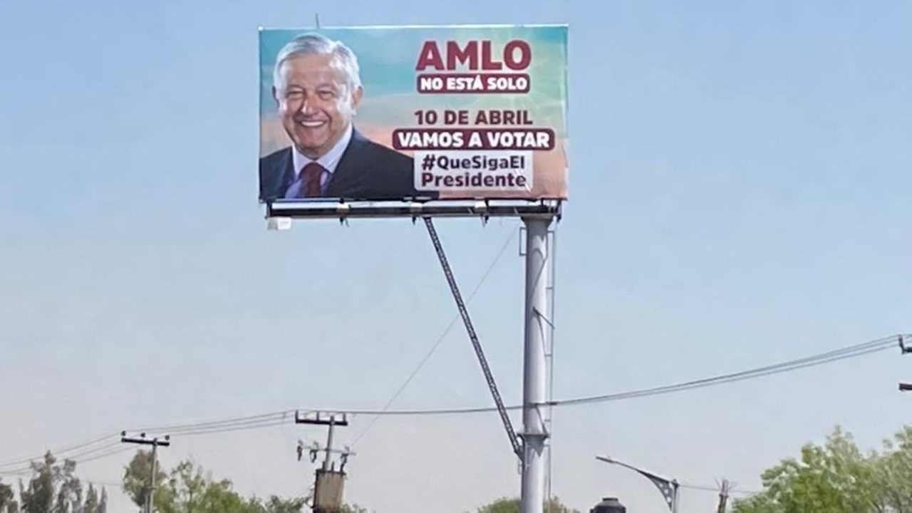 INE ordena quitar propaganda a favor AMLO de espectaculares y bardas en 30 estados
