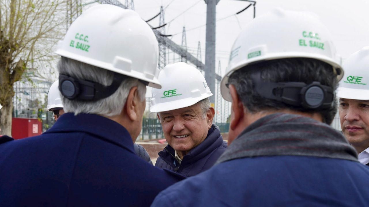 AMLO llama a CFE para instalar 2,500 antenas; en 2023 debe haber internet en todo México