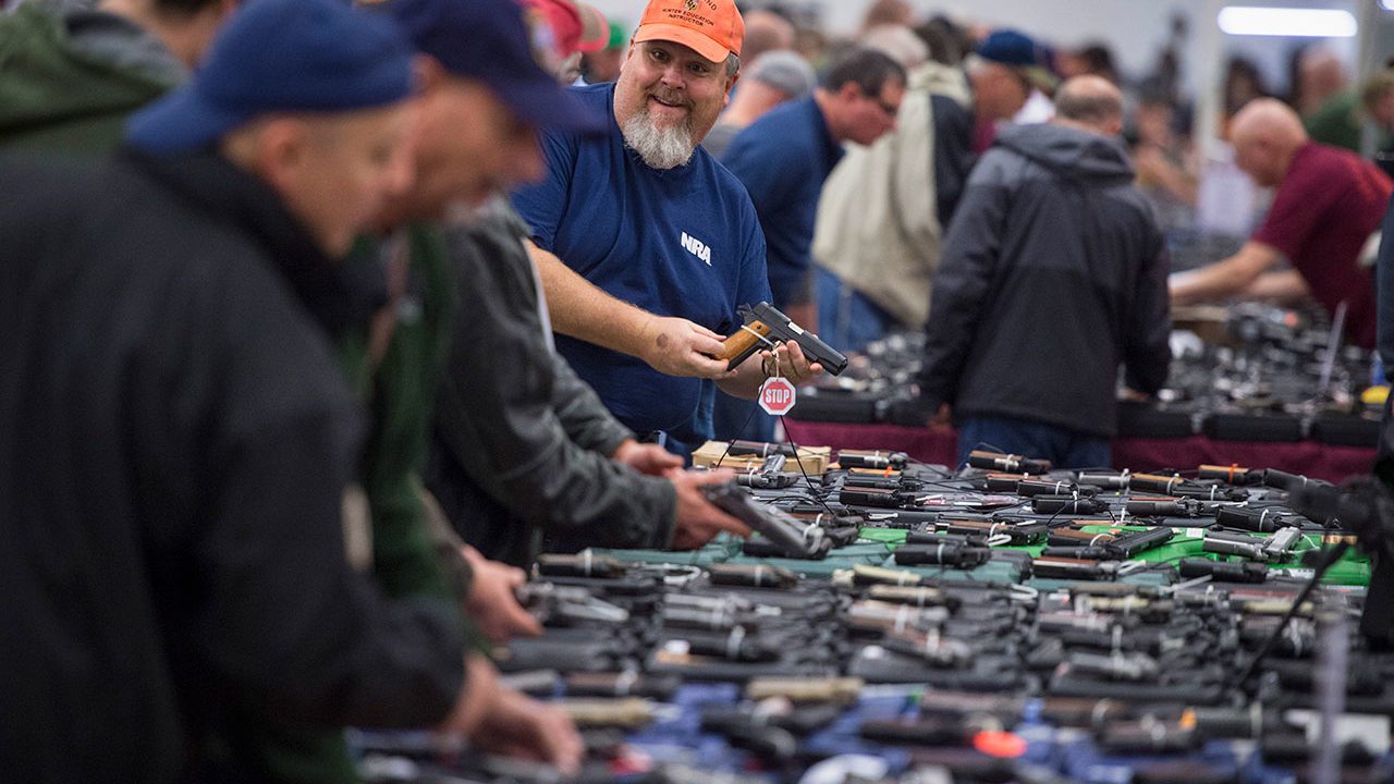 Biden urge a restringir el uso de las armas tras varios sucesos violentos