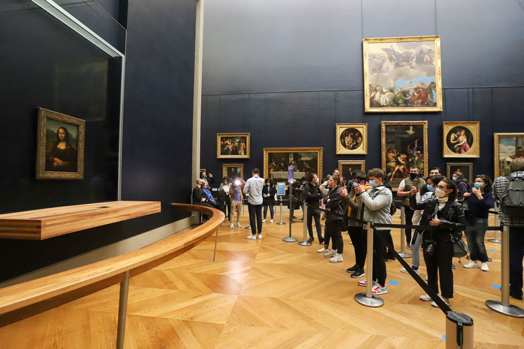 Mona Lisa The Louvre Museum Reopens To Public