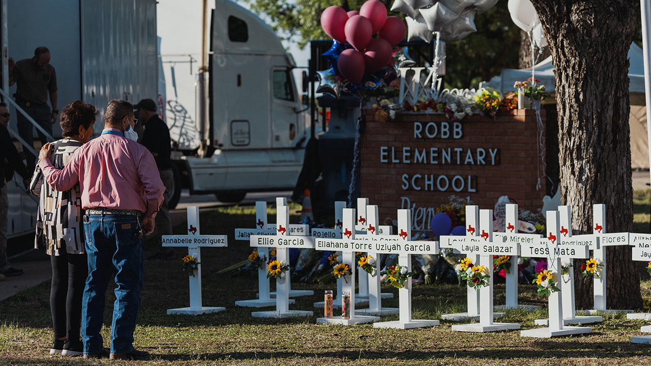 tiroteo Mass Shooting At Elementary School In Uvalde, Texas Leaves 21 Dead Including Shooter