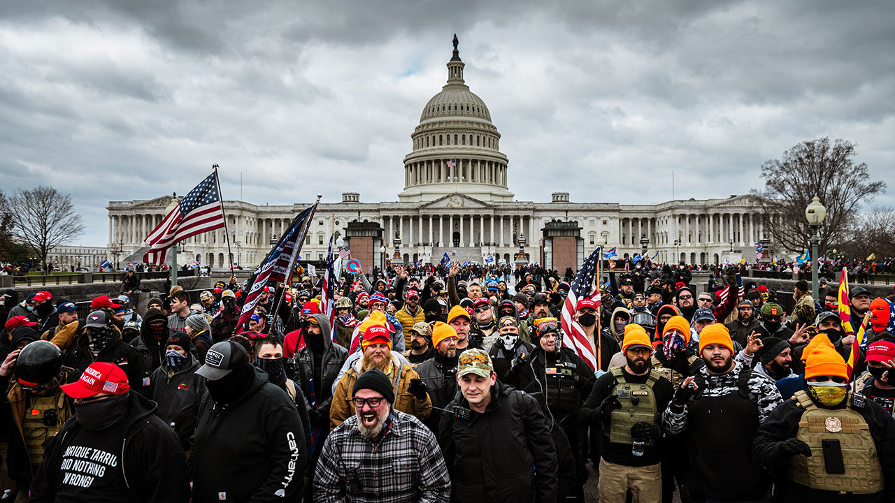 Los presos indultados por el ataque del 6 de enero saldrán libres en el primer día de Trump