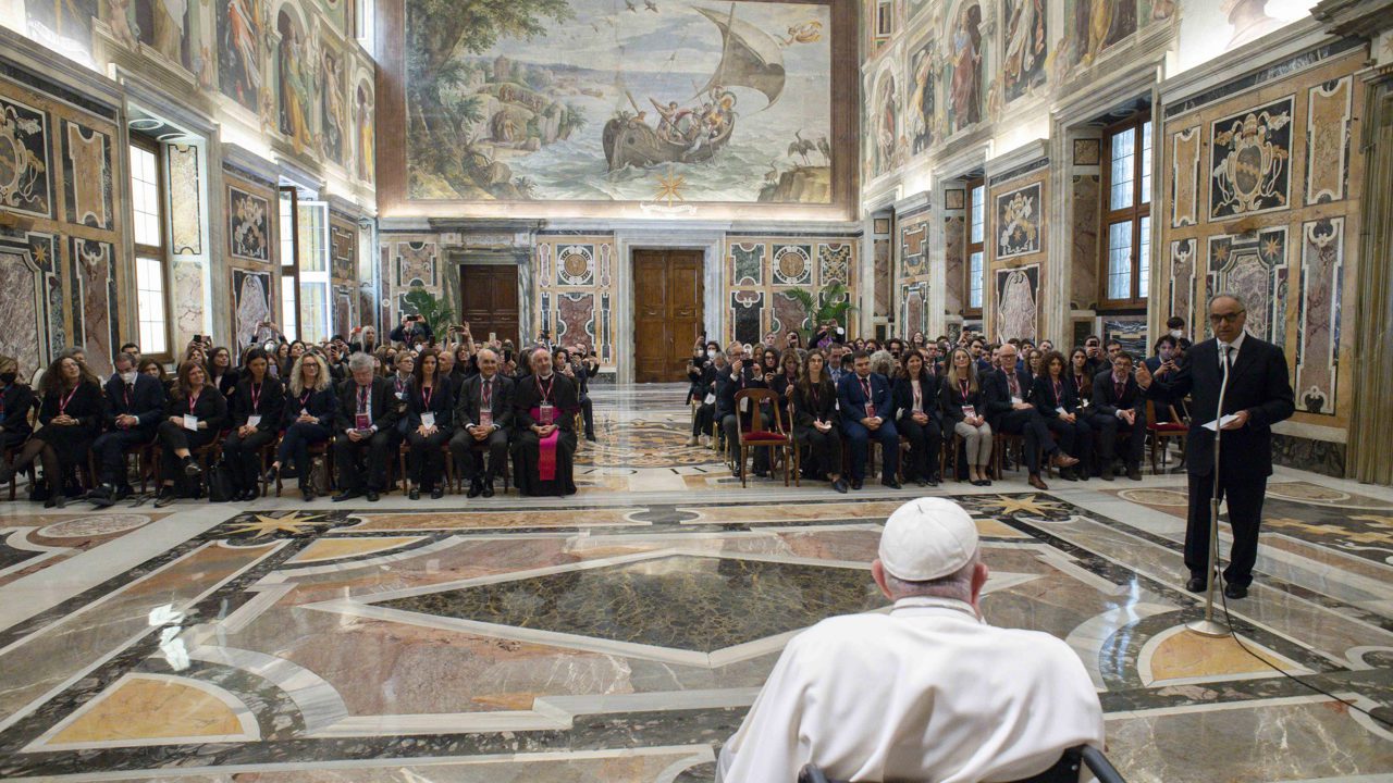 Papa Francisco nombra a un asistente médico personal
