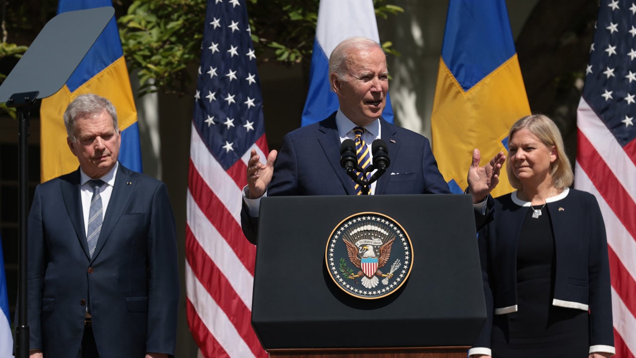 Biden se reúne con líderes de Finlandia y Suecia para discutir unión a la OTAN