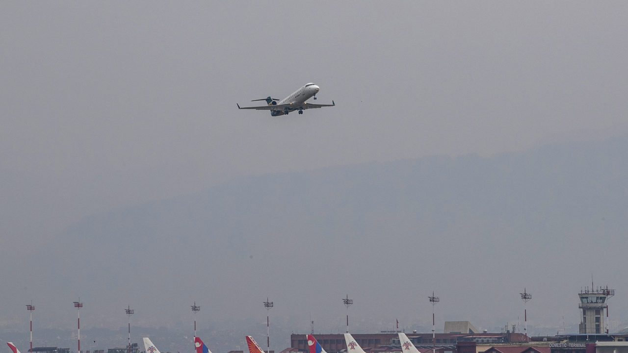 Desaparece un avión en Nepal con 22 personas a bordo