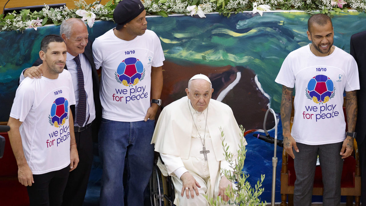 Papa Francisco lanza proyecto de Scholas y CAF que anima a jóvenes a cuidar el planeta