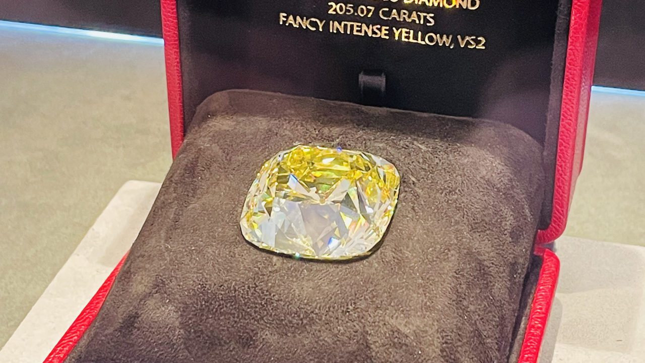 La subasta de dos de los diamantes más preciados del mundo levanta pasiones
