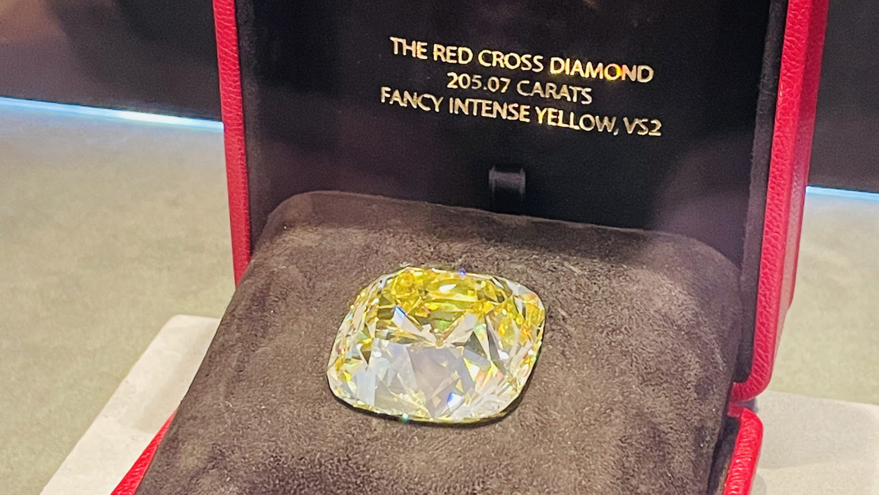 La subasta de dos de los diamantes más preciados del mundo levanta pasiones
