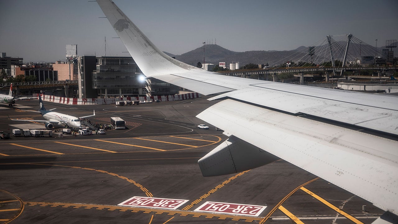 Seneam descarta riesgo en aterrizaje abortado de Aeroméxico en el AICM