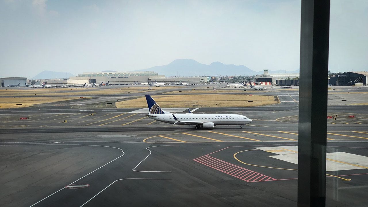 AMLO recula y elimina el cabotaje del proyecto de reforma a las leyes de aviación y aeropuertos
