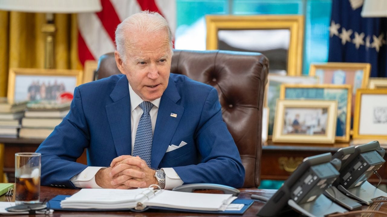 Equipo de Biden recibe con recelo candidatura de Trump para 2024