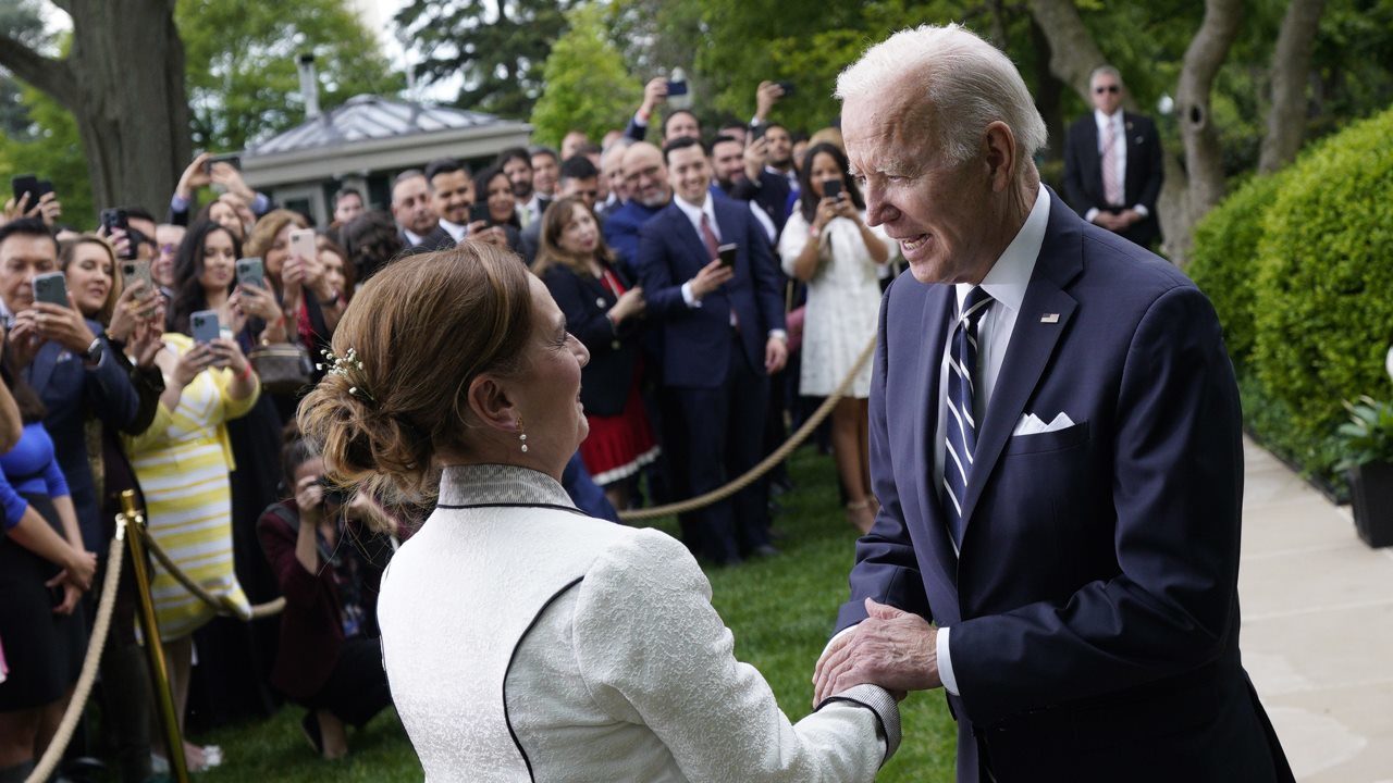 Biden celebra el 5 de Mayo con Beatriz Gutiérrez, esposa de AMLO, como invitada