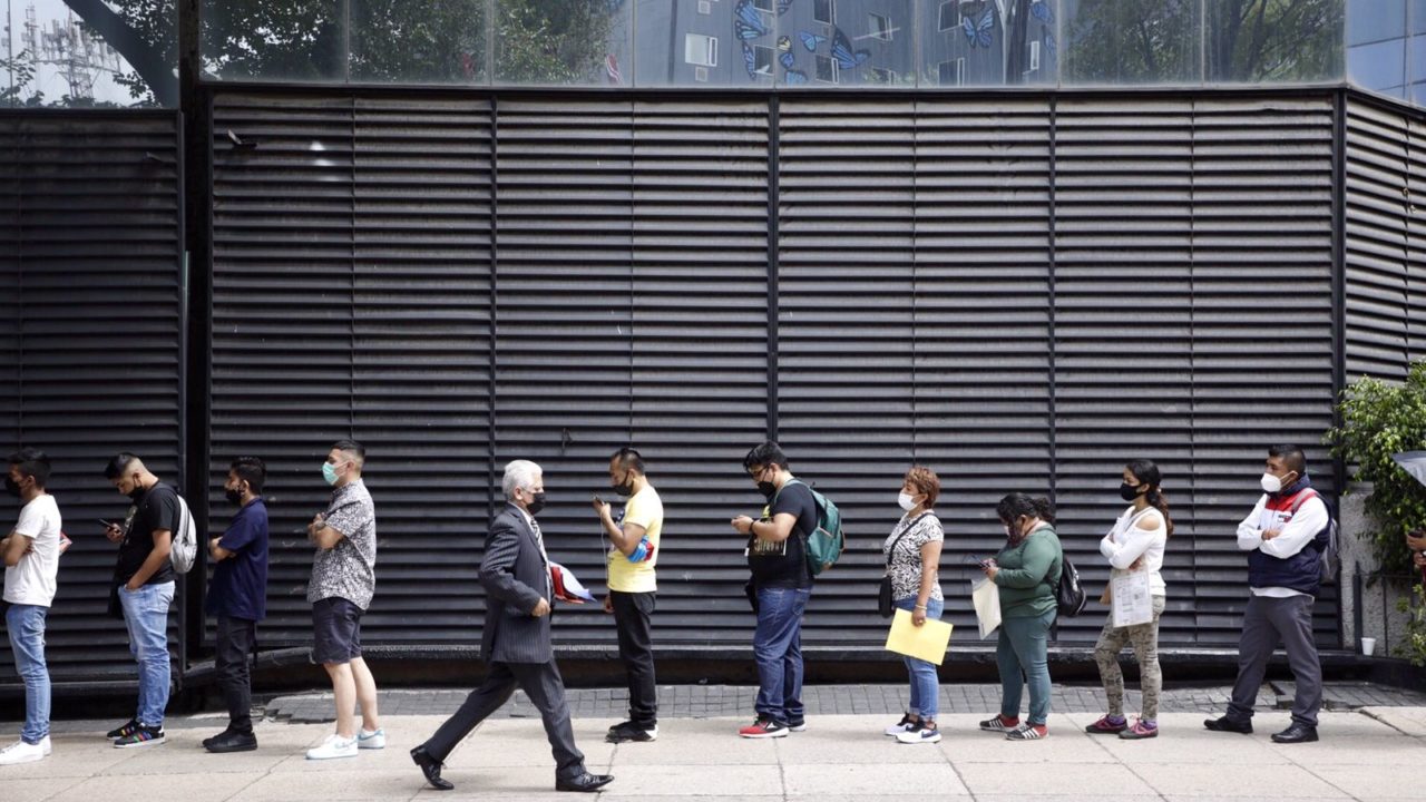 Trámites que se están complicando por falta de citas en el SAT