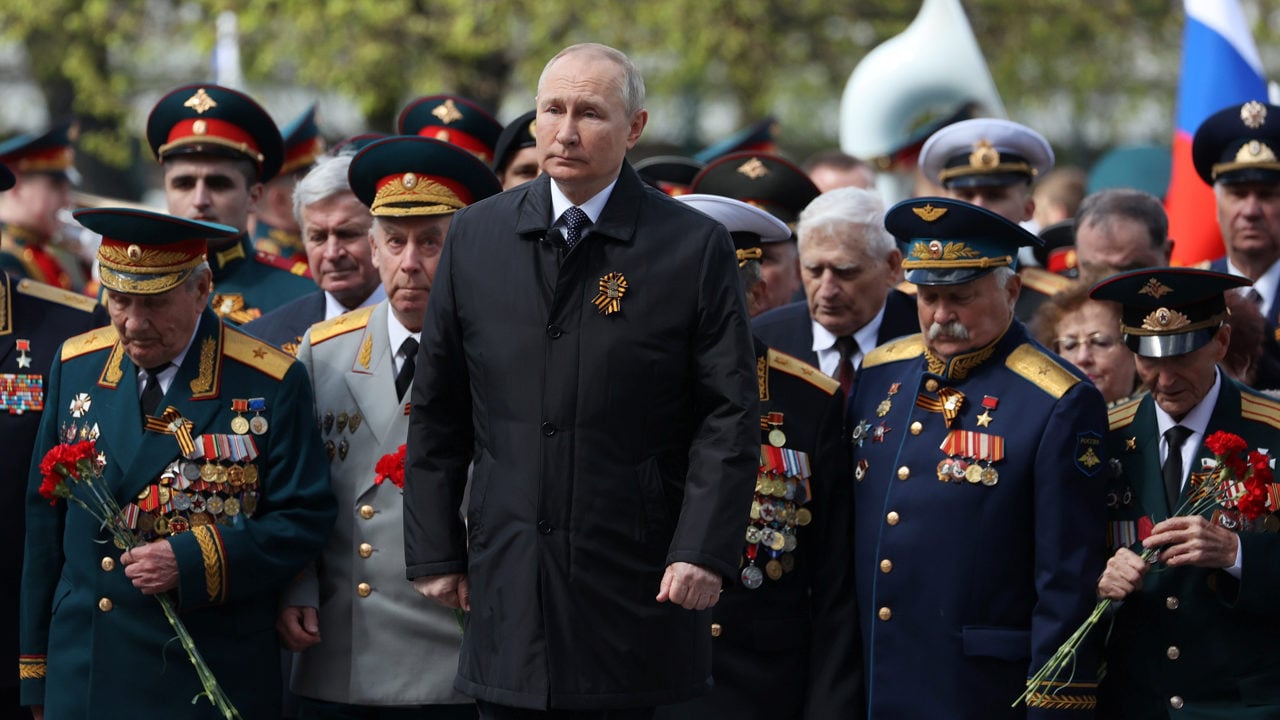 Putin firma un decreto para aumentar el número de tropas regulares de Rusia