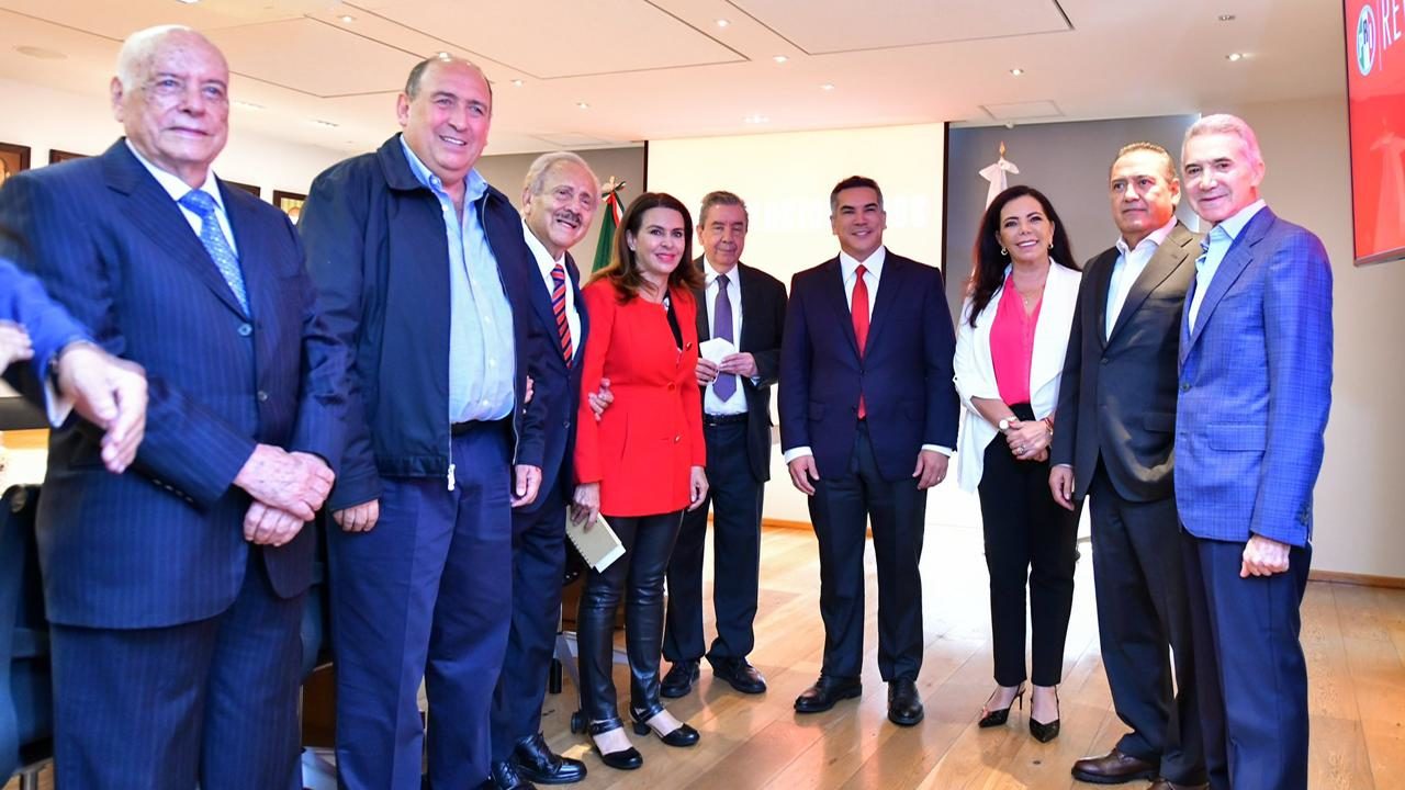 Expresidentes del PRI plantean a Alejandro Moreno dejar dirigencia; él responde que no