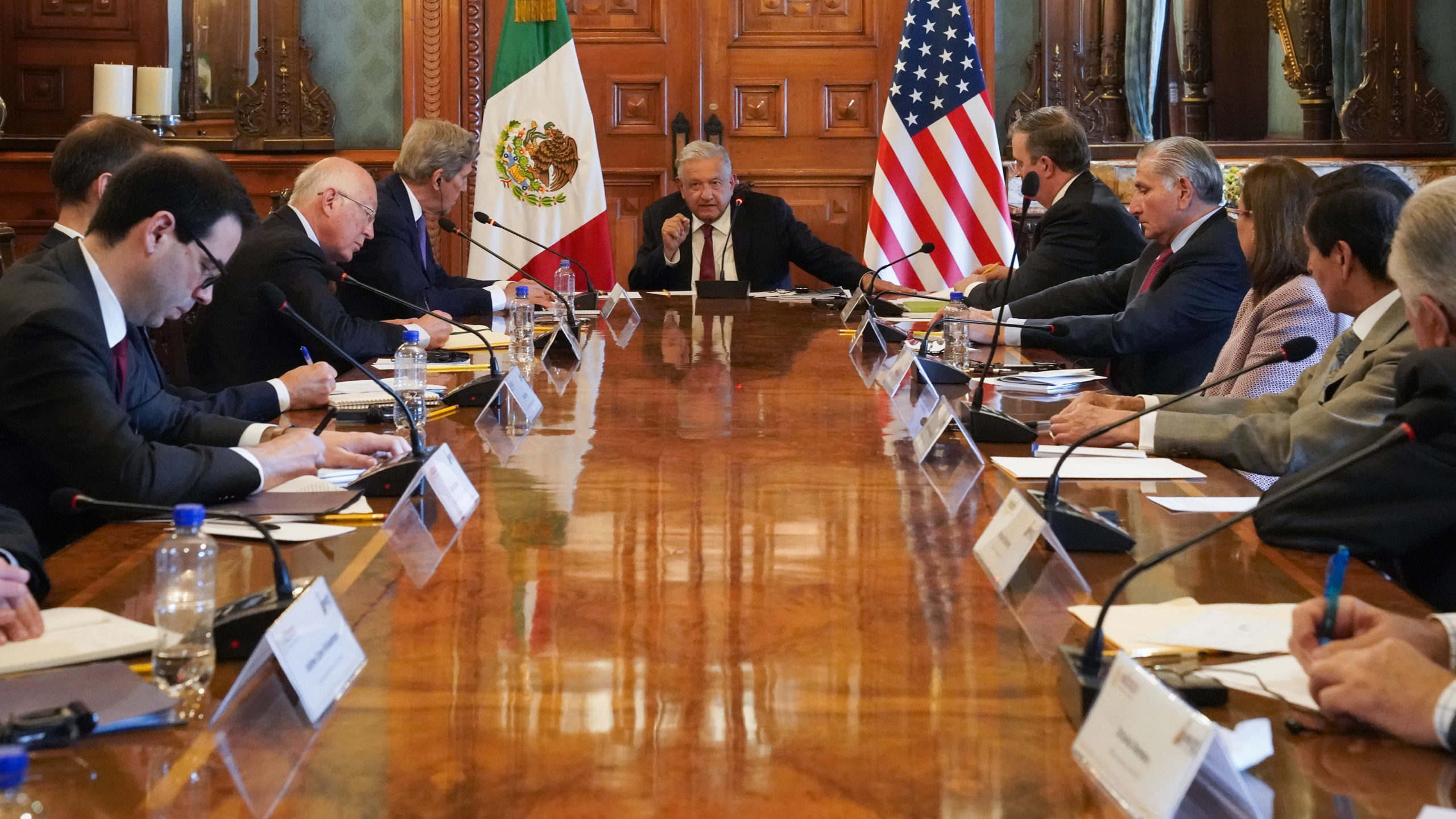 Reunión entre AMLO y John Kerry. Foto: Gobierno de México.