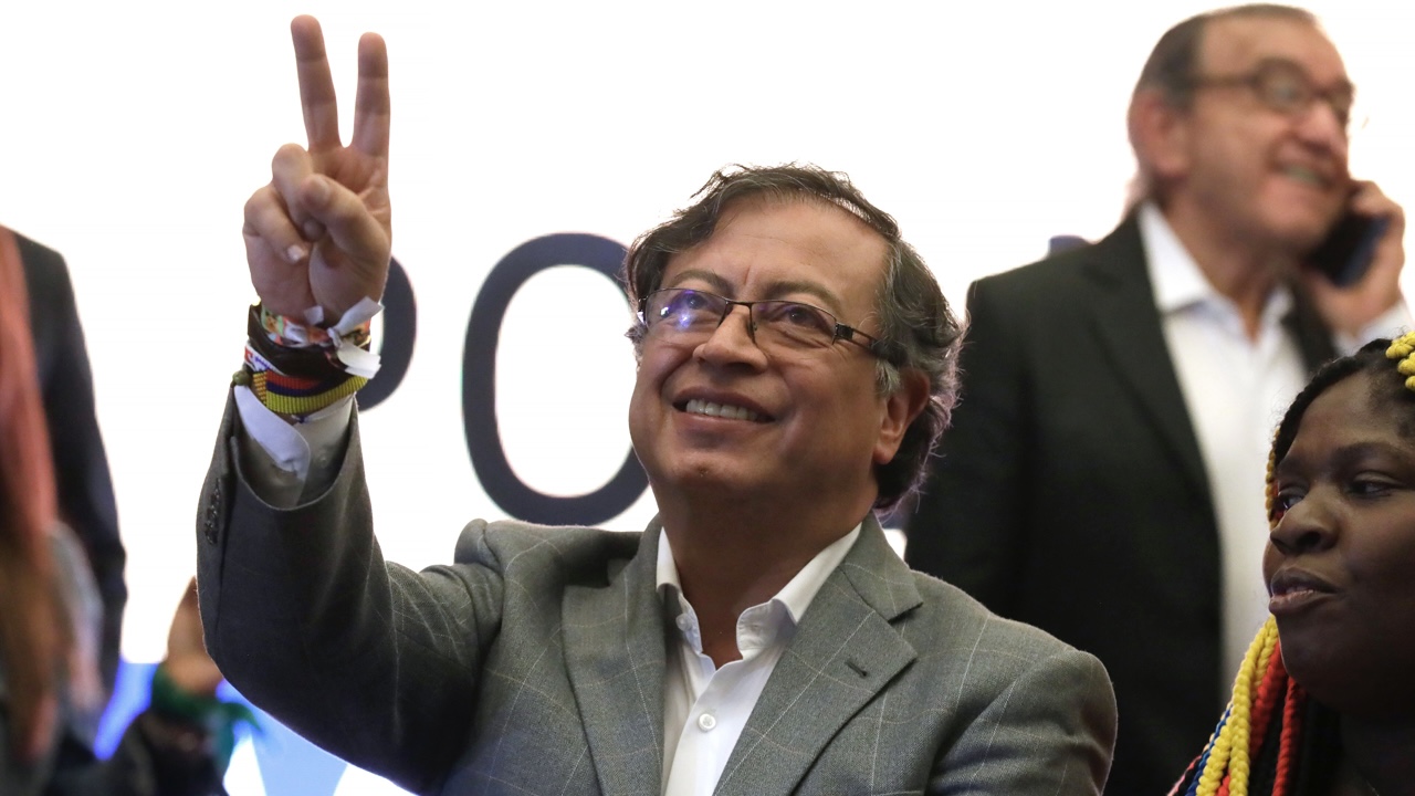 Primer presidente izquierdista de Colombia, Gustavo Petro, apunta a desigualdad, deja a inversores en vilo