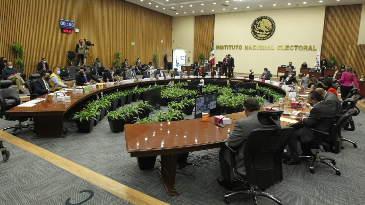 INE pide a candidatos esperar resultados antes de proclamar victorias