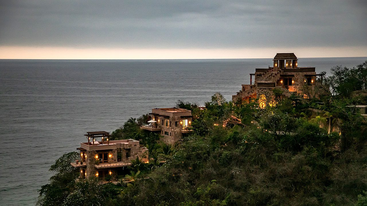 Residencia El Adivino, la casa donde se comparte la vida con la vegetación y el mar