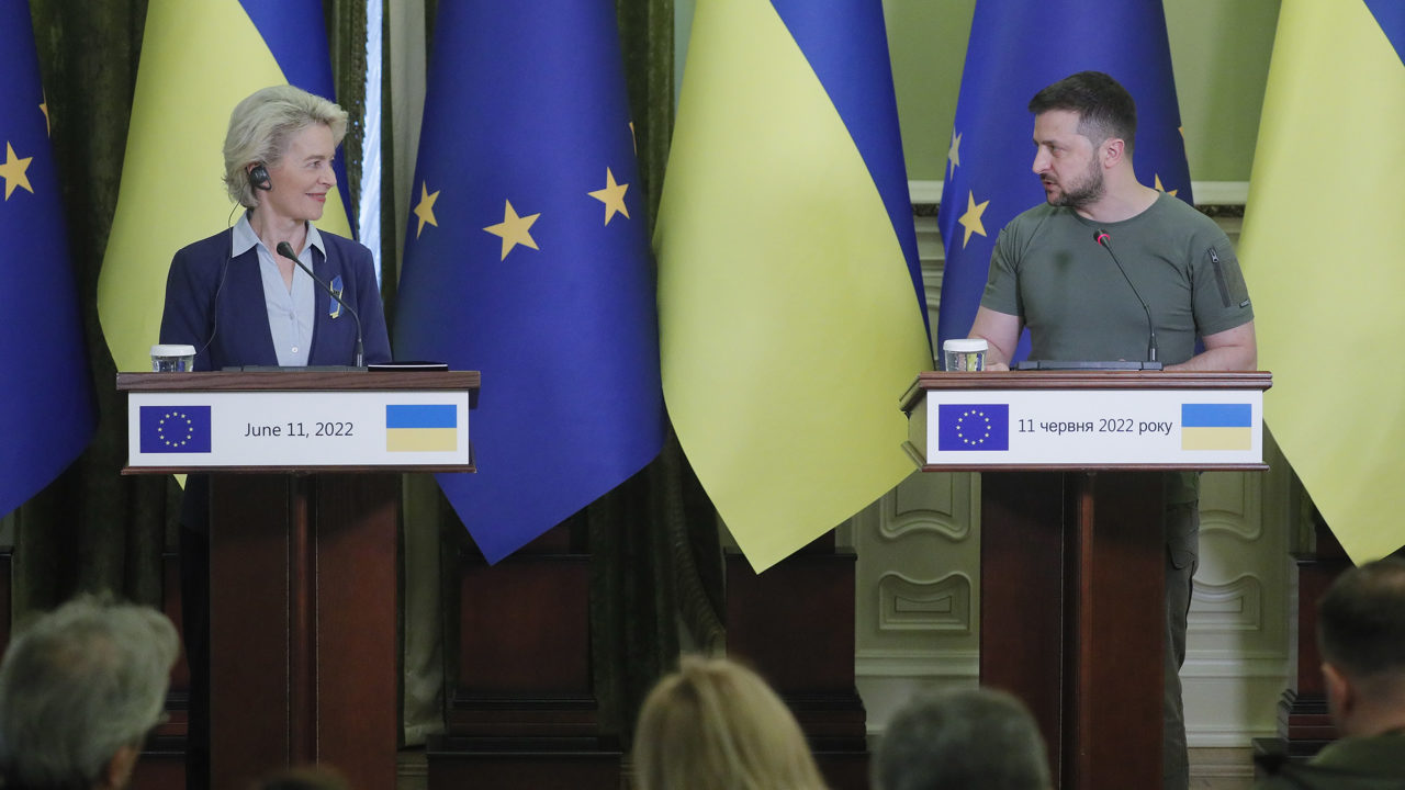 UE otorgará a Ucrania el estatus de candidato en señal a Rusia