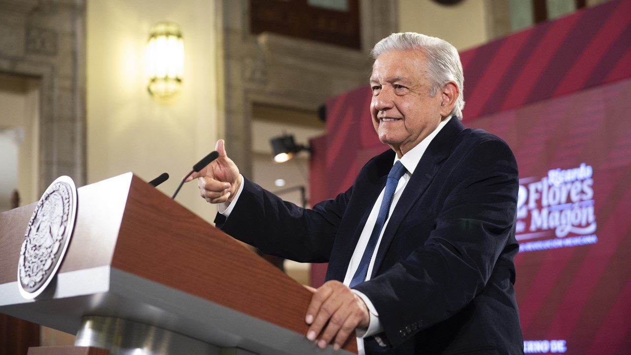 Fue un acierto no construir el aeropuerto en Texcoco; AMLO muestra hundimiento en la zona