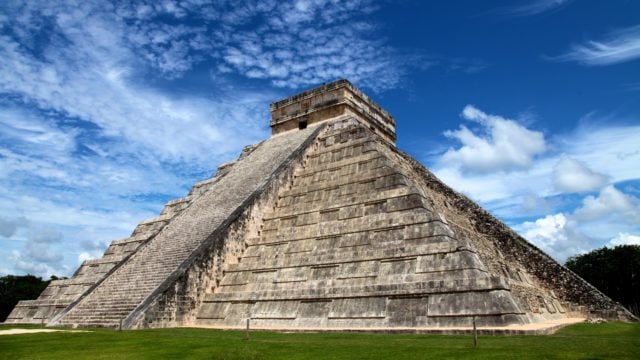 chichen itza jeroglíficos mayas