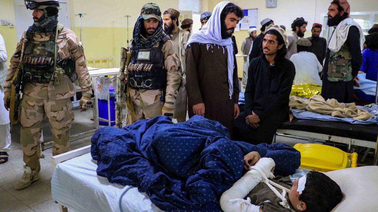 Fuerte terremoto en Afganistán deja al menos 1,000 muertos