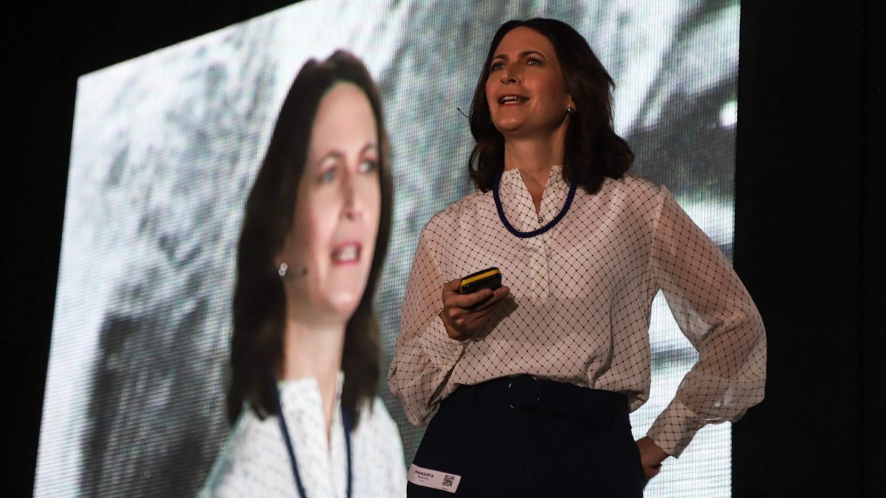 ‘Levanta la mano para pedir oportunidades’, recomienda la directora de Waze a mujeres