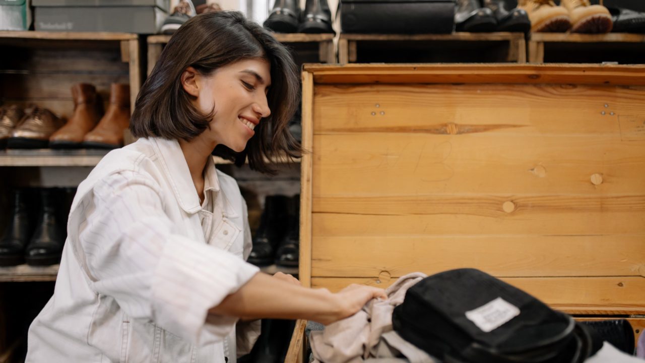 Ropa usada y alimentos locales, preferencia de millennials y generación Z