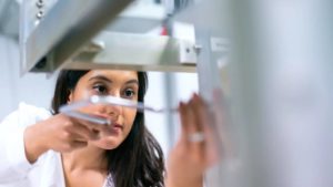 mujer-ingeniera-ciencia-stem