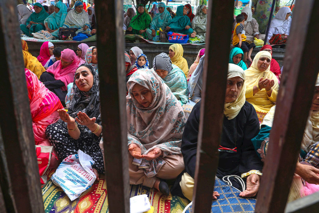 Población Mundial India Kashmiri Muslims commemorate death anniversary Iranian Sufi saint