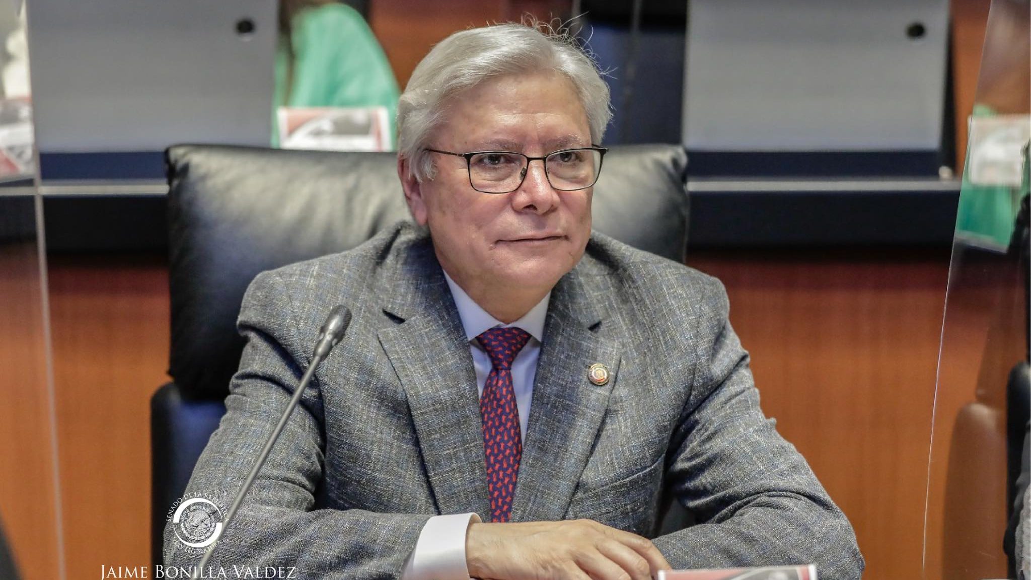 Jaime Bonilla reta a TEPJF y va al Senado; Sánchez Cordero le pidió no estar en la sesión