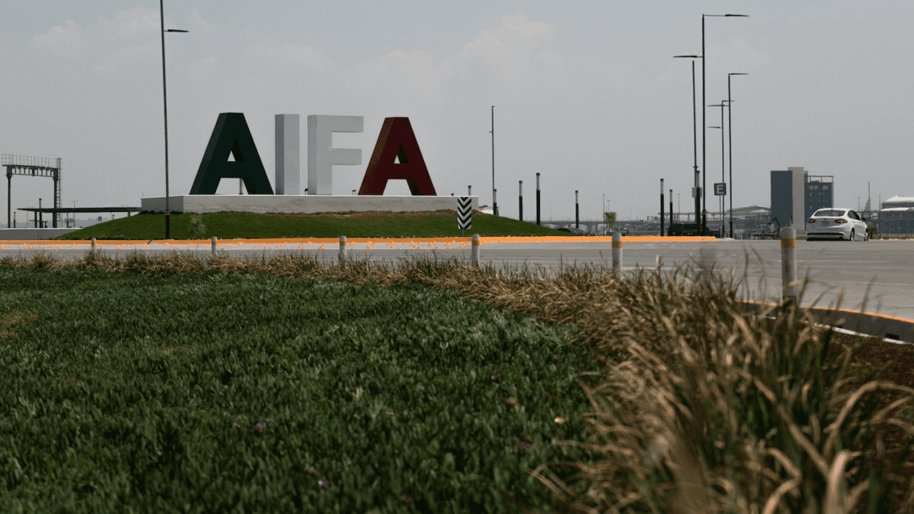 Director del AIFA atribuye caída en los servicios de carga a Trump