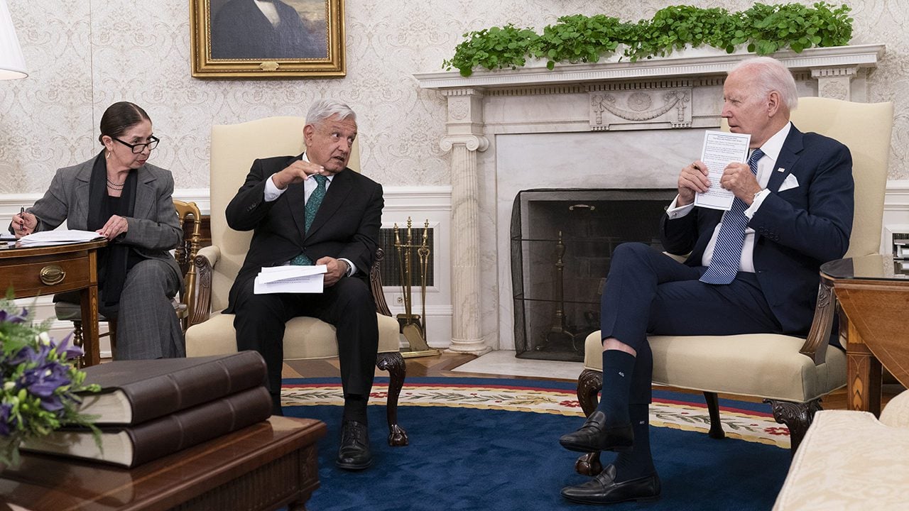 AMLO y Biden hablan sobre la necesidad de controlar la migración