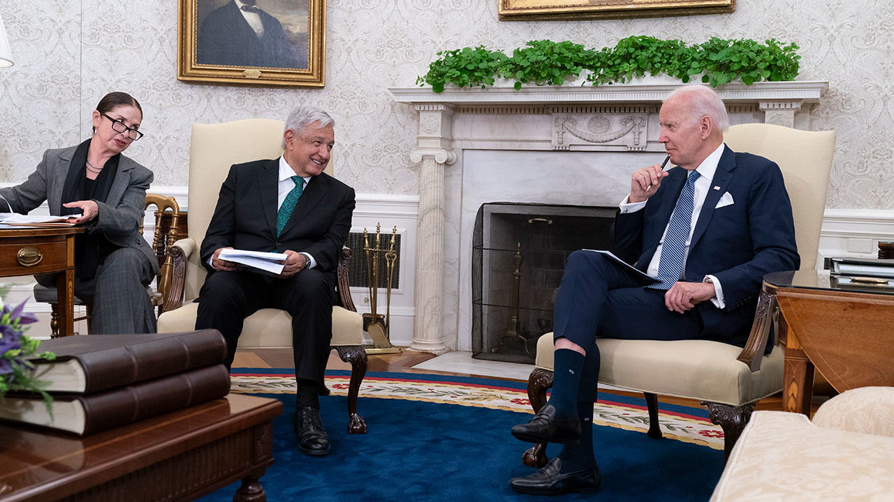 Lo único que sé es que Biden no aterrizará en Texcoco: ironiza AMLO sobre aeropuerto trunco