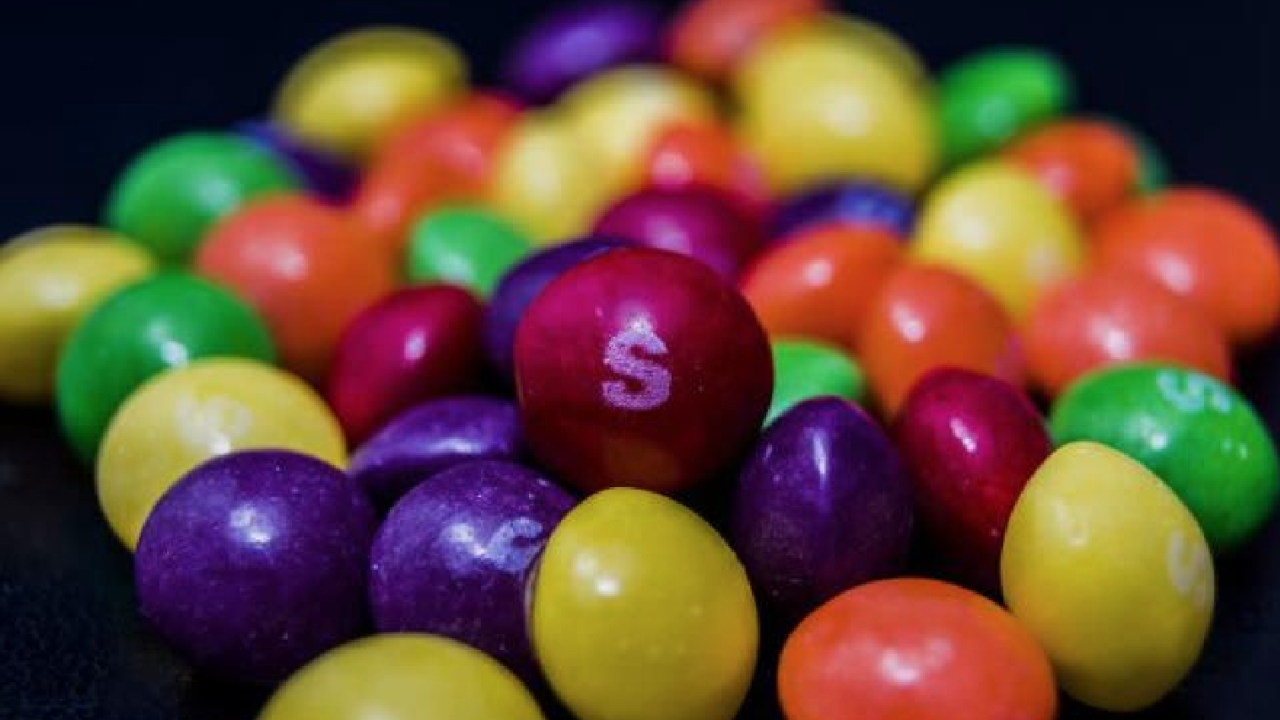 Los Skittles son tóxicos, según una demanda en Estados Unidos