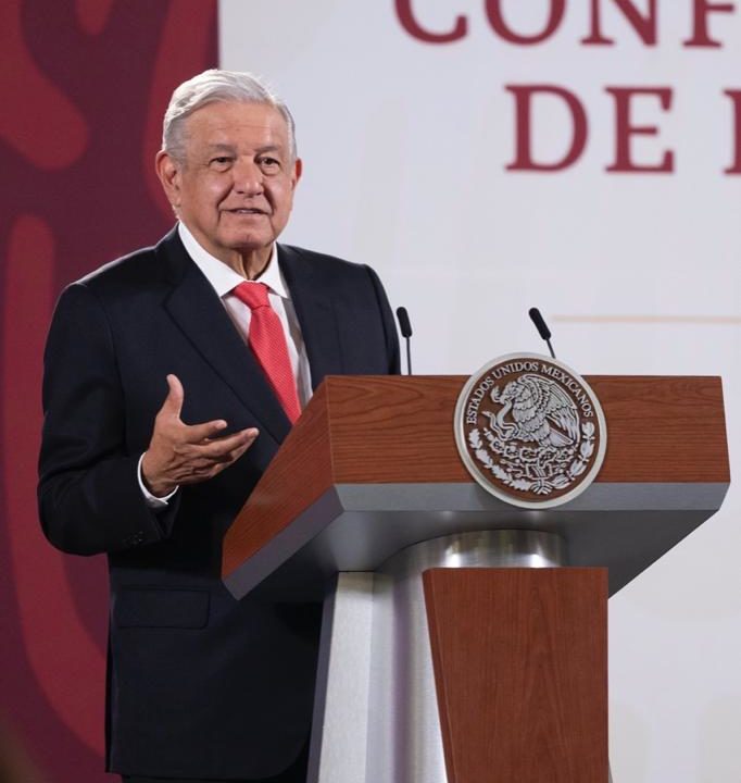 AMLO evaluará plan sobre derecho de vía del Suburbano al AIFA y otras vialidades