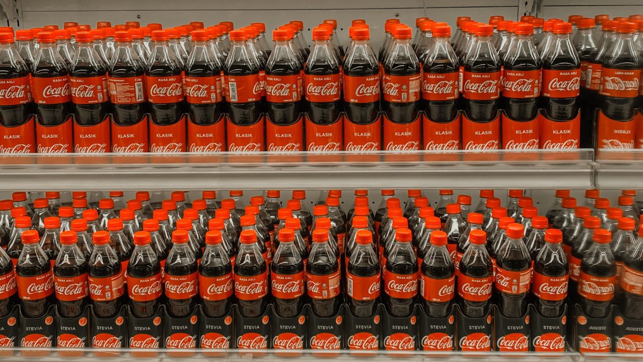 Bruselas cierra investigación sobre Coca-Cola y sus embotelladoras europeas