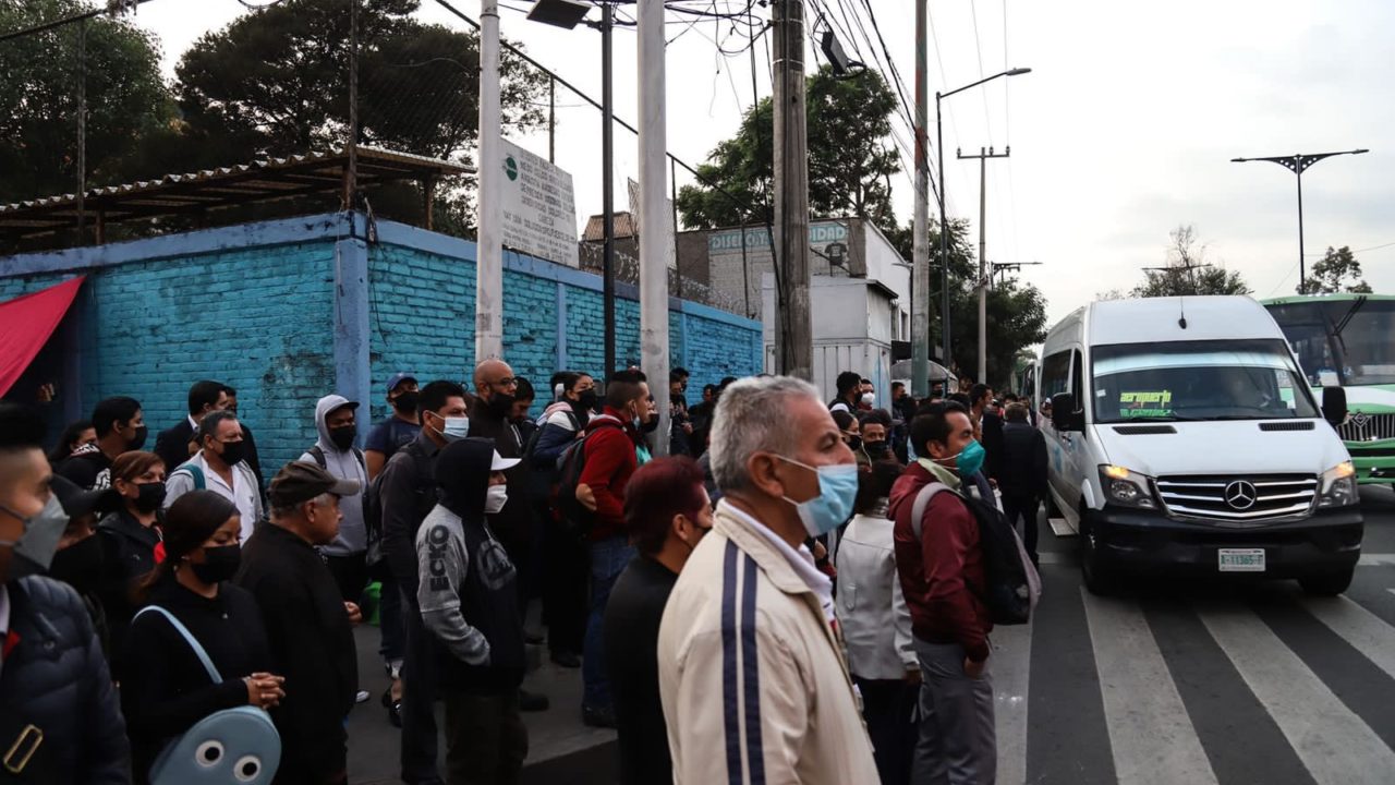 Cierre de la Línea 1 del Metro provoca aglomeraciones y retrasos en vías alternas