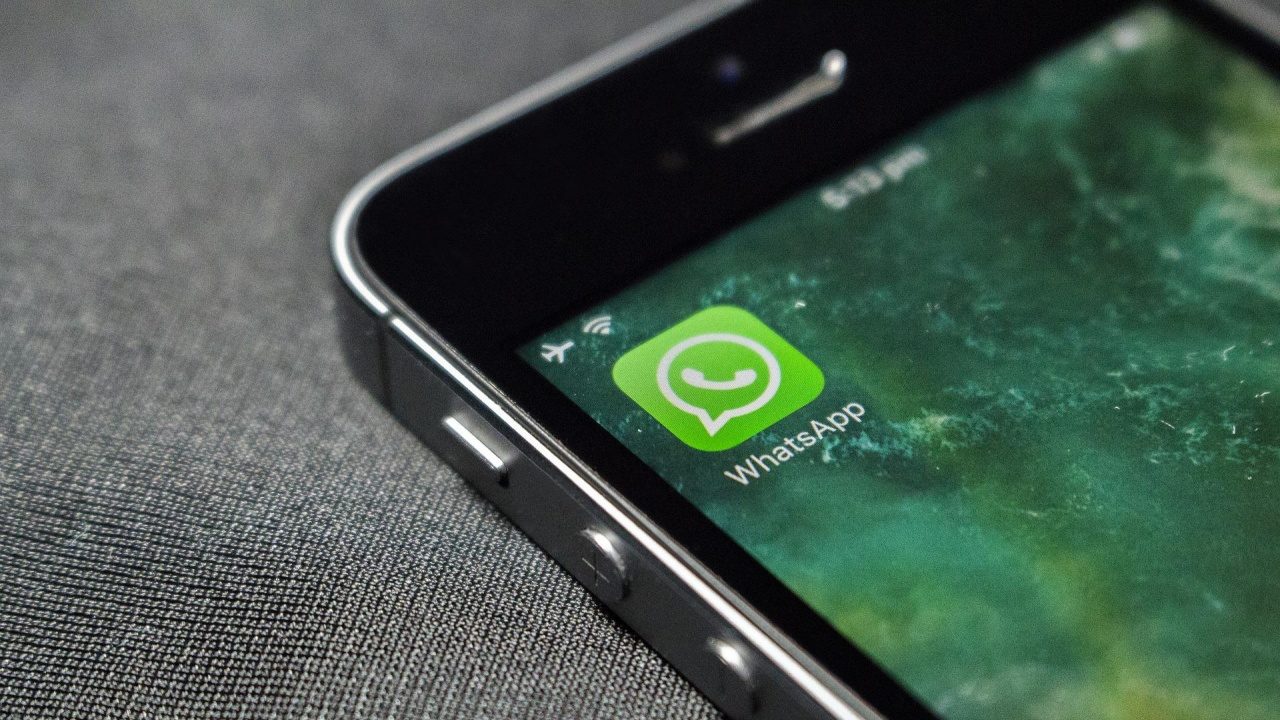 WhatsApp ya permite reaccionar a los mensajes con todos los emojis