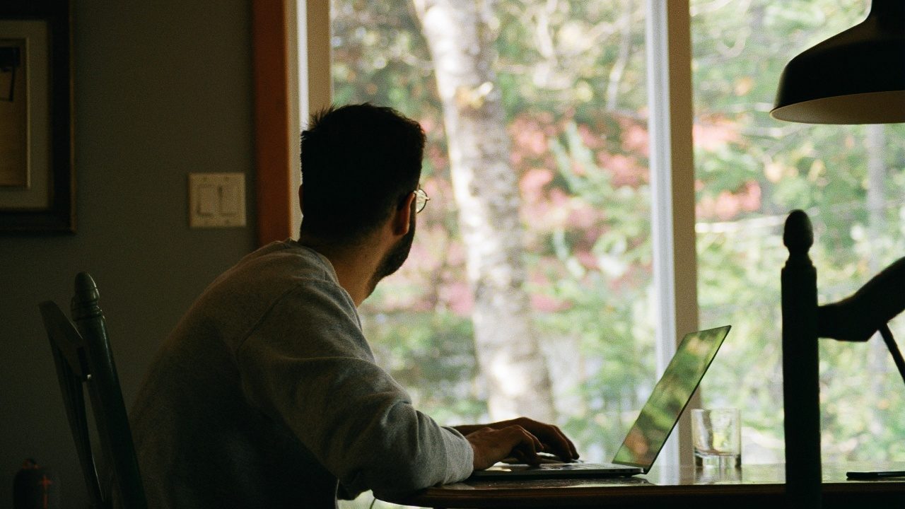 ¿Home office y dolor de espalda? Así puedes prevenirlo