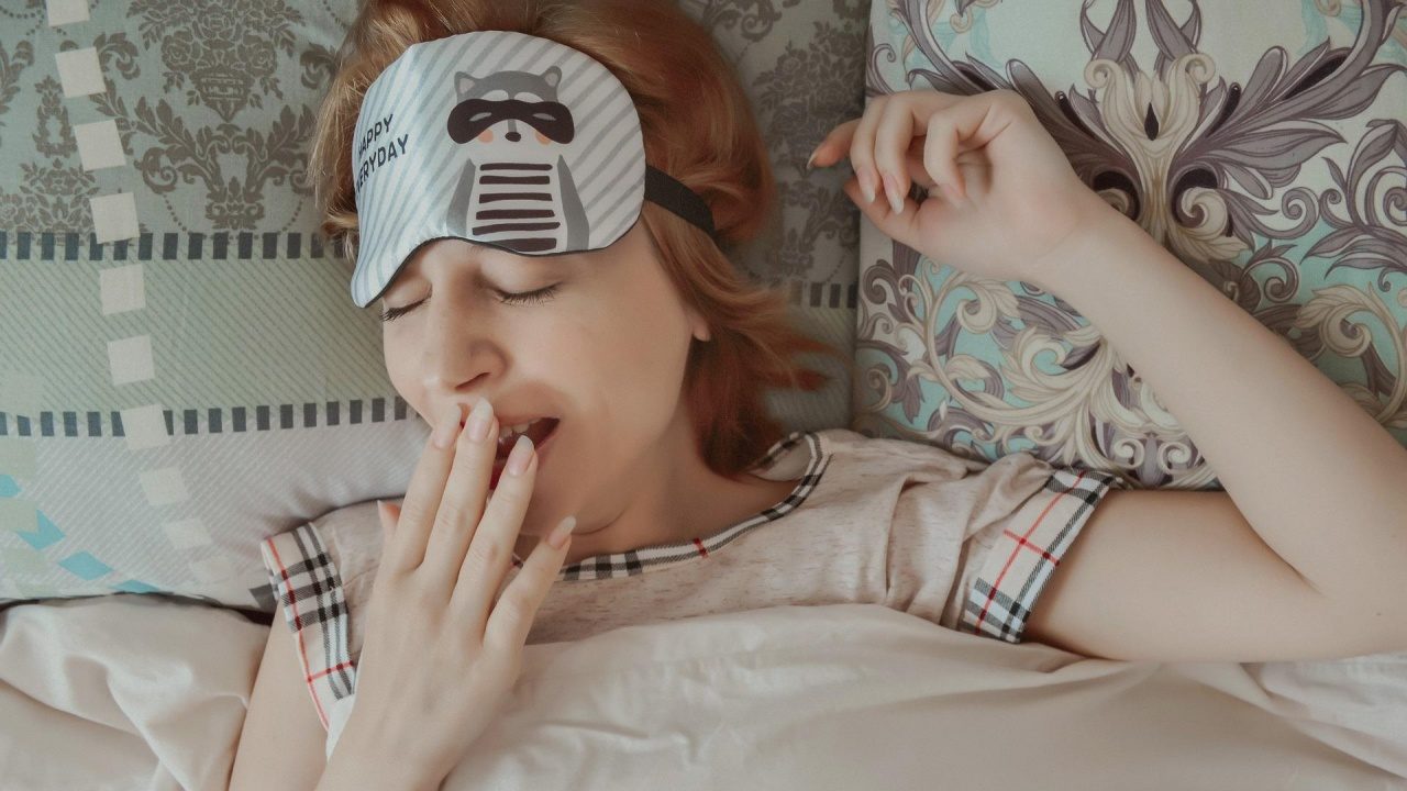 Tips para despertarte temprano este regreso a clases