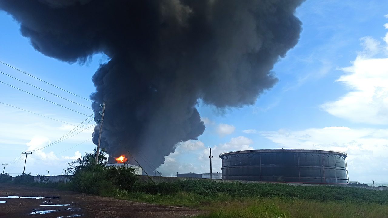 Pemex ofrece apoyo a Cuba para reconstruir almacén de petróleo