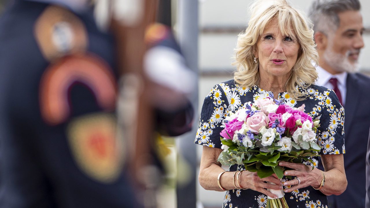 Jill Biden vuelve a dar positivo a Covid-19 tras finalizar su aislamiento