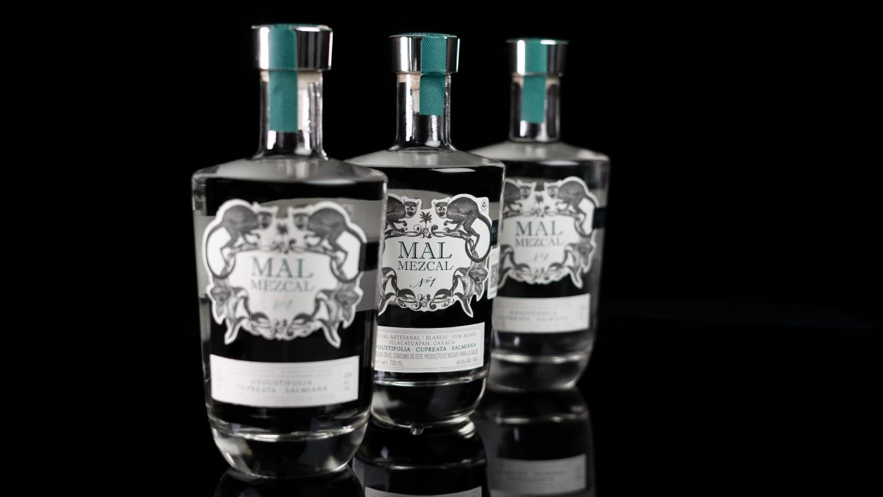 El mezcal que destaca un ensamble nacido entre las nubes de la Mixteca