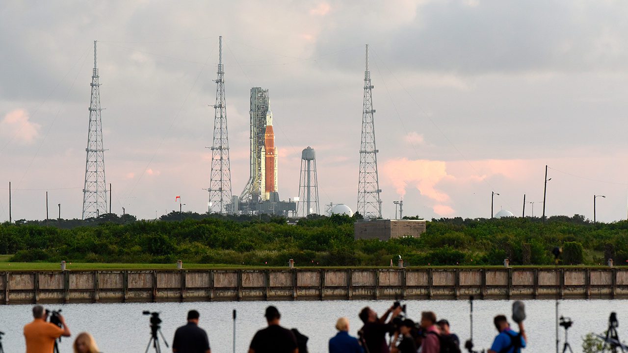 La NASA retrasa de nuevo el lanzamiento de Artemis I por tormenta tropical