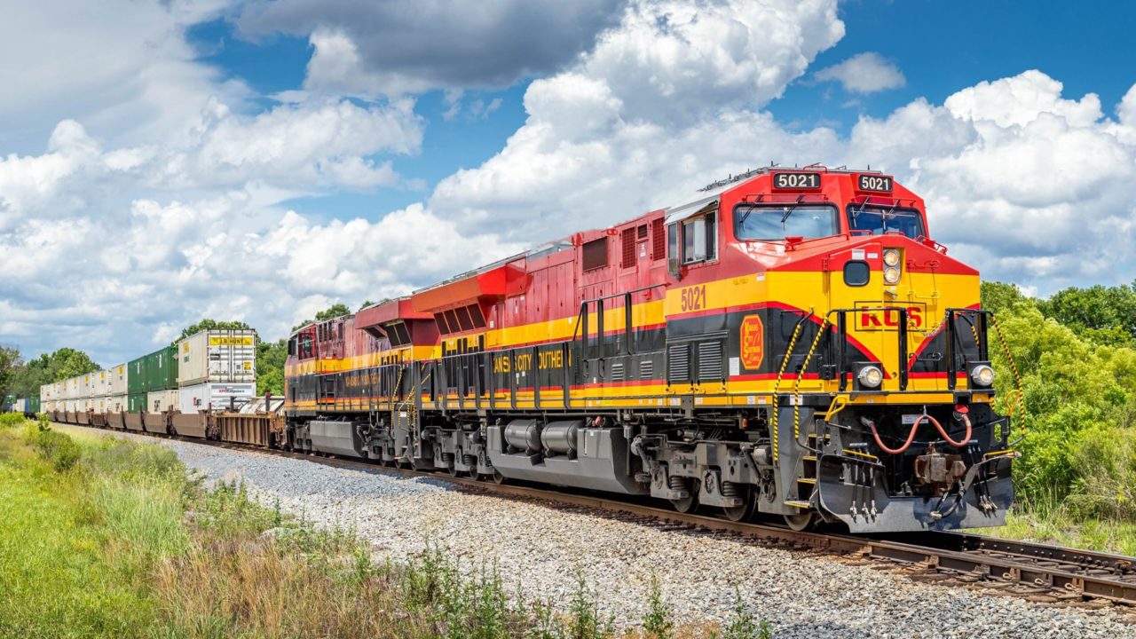 Personal del INM impide que migrantes suban a trenes rumbo a EU
