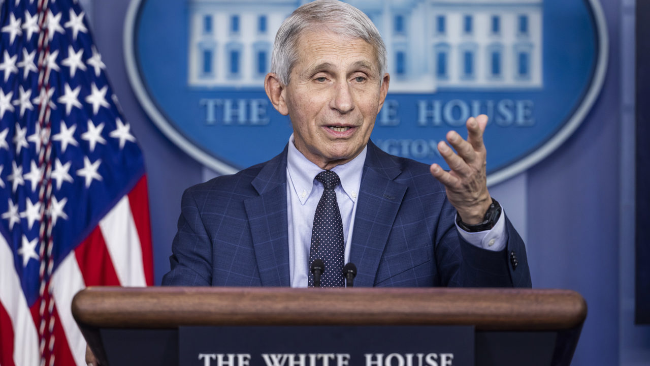 Anthony Fauci, epidemiólogo jefe de EU, dejará el cargo en diciembre